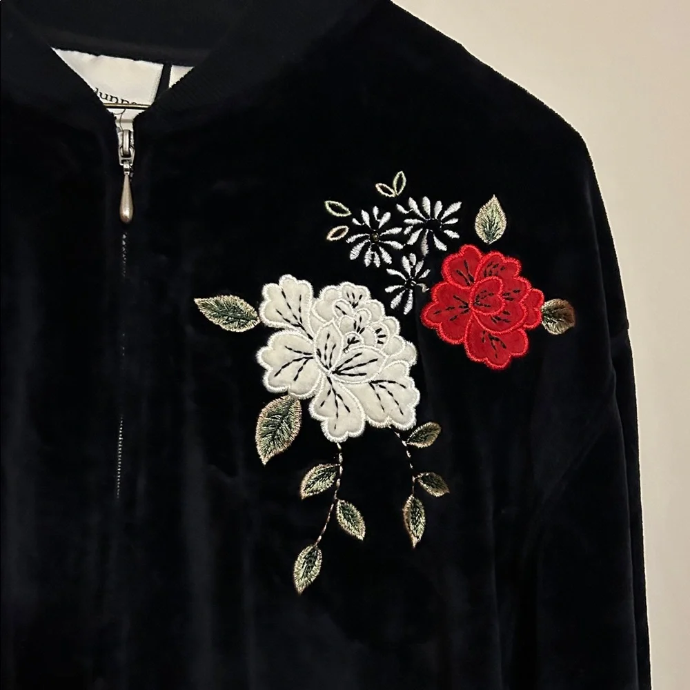 Alfred Dunner brushed 75% cotton/25% polyester black jacket red rose trim size14 - Picture 2 of 7